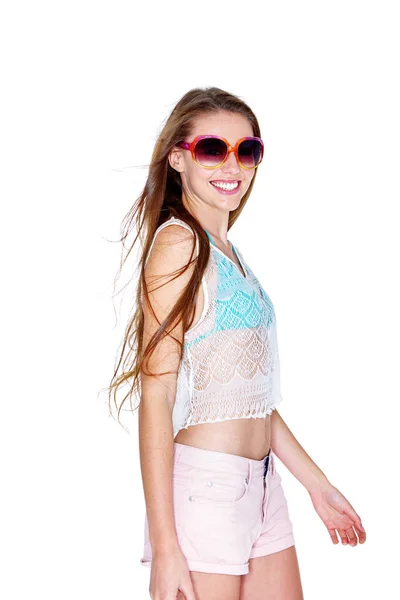 Kráčím Sluníčku Studio Záběr Mladé Ženy Oblečené Pro Léto Izolované — Stock fotografie