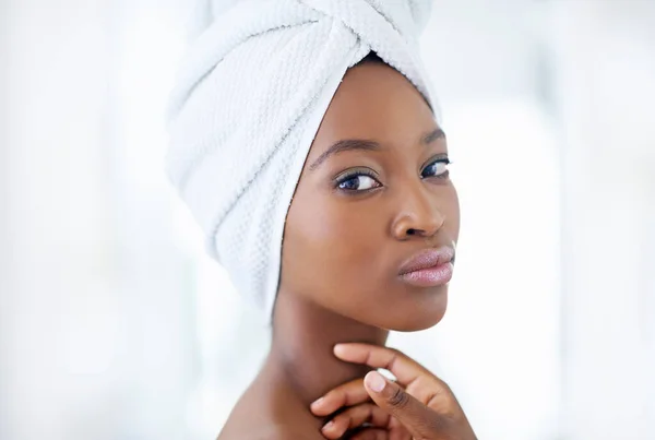 Treat Care Beautiful Young Woman Her Daily Beauty Routine — Stock Photo, Image