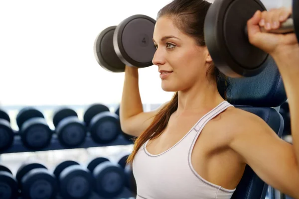She Has Stamina Strength Beautiful Young Woman Exercising Weights Gym — Stock Photo, Image