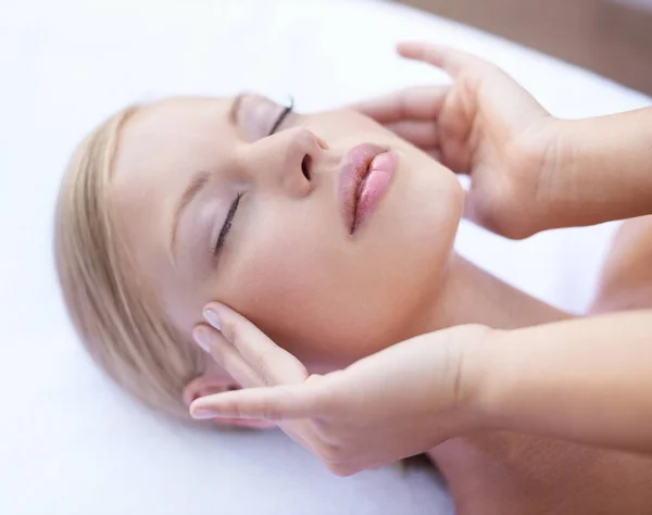 Acupressure Facial Massage Woman Spa Health Wellness Healing Luxury Skincare — Stock Photo, Image