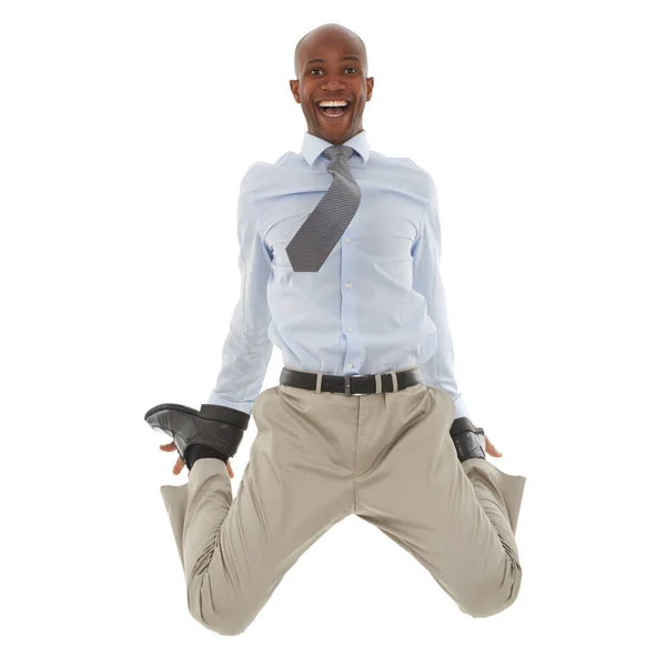 Skáče Radostí Mladý Afroameričan Který Vesele Vyskakuje Vzduchu — Stock fotografie