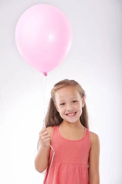 Todas Crianças Favoritas Retrato Estúdio Uma Menina Adorável Segurando Balão — Fotografia de Stock