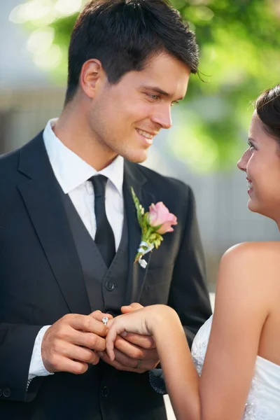 Long Run Young Married Couple Standing Together Looking Each Other — Stock Photo, Image