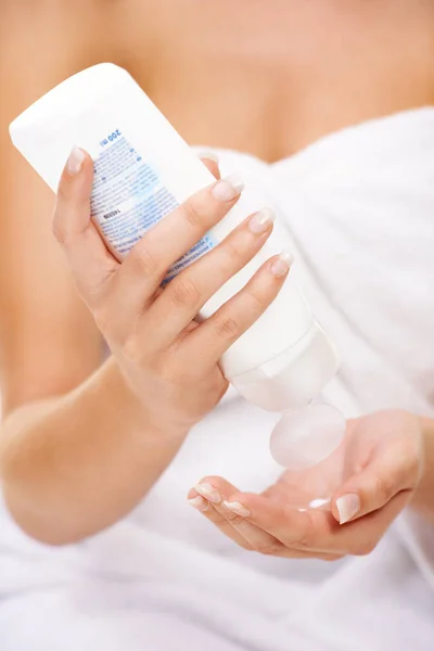 Taking Care Lock Skins Moisture Young Woman Squeezing Body Lotion — Stock Photo, Image