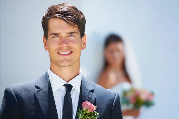 Feeling Amazing Day Handsome Young Groom Smiling You While His — Stock Photo, Image