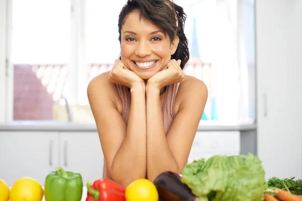 Cant Wait Cook Portrait Young Woman Standing Kitchen Line Fresh — Stock Photo, Image