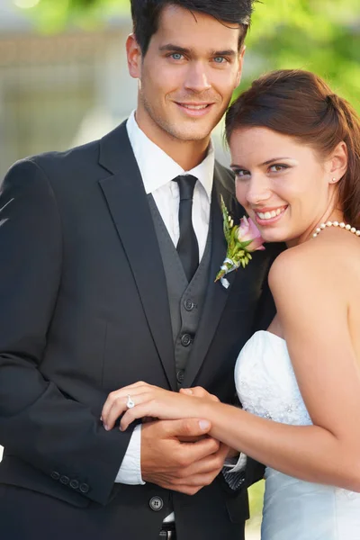 Amor Deles Quase Tangível Jovem Casal Juntos Sorrindo Dia Casamento — Fotografia de Stock