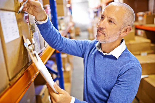 Hes Got Your Order Sorted Mature Man Working Distribution Warehouse — Stock Photo, Image