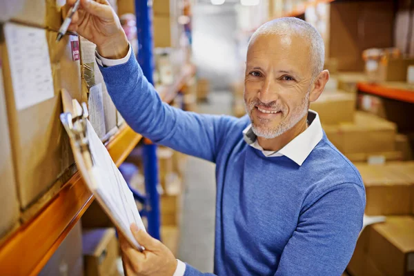 Knew Here Somewhere Portrait Mature Man Working Distribution Warehouse — Stock Photo, Image