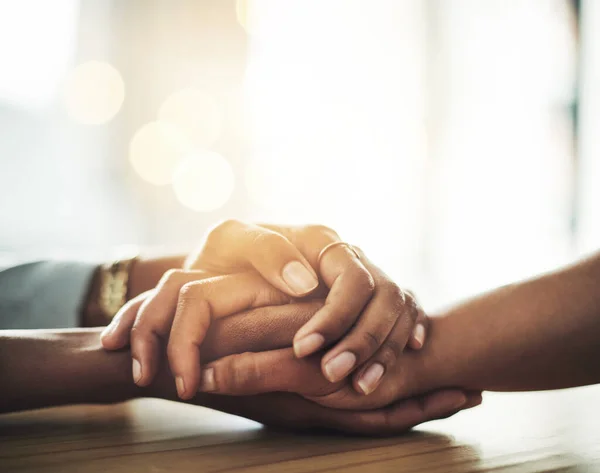 Just Want Help You Closeup Shot Two Women Holding Hands — Stock Photo, Image