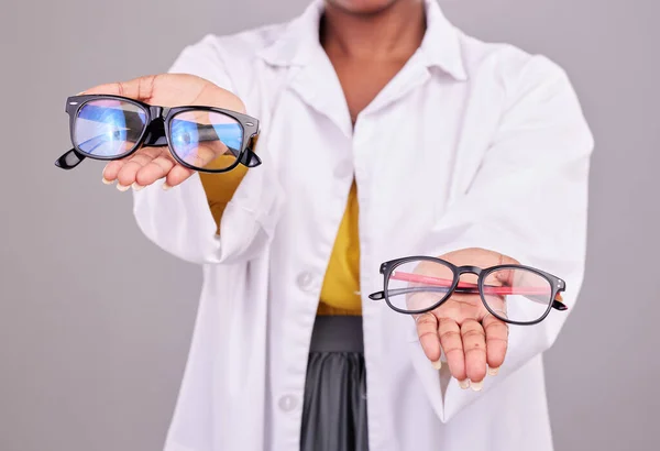 Óculos Nas Mãos Escolha Visão Com Optometrista Lente Prescrição Quadro — Fotografia de Stock