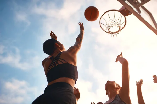 Going Win Diverse Group Sportswomen Playing Competitive Game Basketball Together — Stock Photo, Image