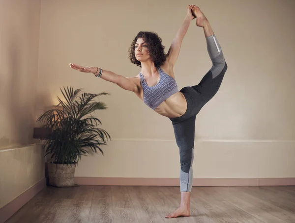Yoga Una Danza Ogni Cellula Interiore Colpo Pieno Una Giovane — Foto Stock
