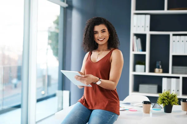 Determined Achieve Cropped Portrait Attractive Young Businesswoman Sitting Alone Her — Stock Photo, Image