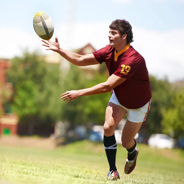 Muž Hra Rugby Hřišti Pro Konkurenci Tím Běží Pro Fitness — Stock fotografie