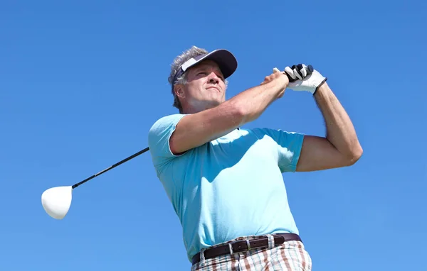 Golf Swing Şoförü Olan Yaşlı Bir Adam Eğitim Hobi Mavi — Stok fotoğraf