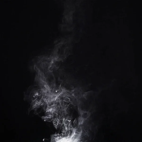 灰色的烟雾 白色的背景和工作室没有人在空气中雾 烟熏涡旋 与烟熏艺术隔离 与香烟或污染隔离 并留有图解空间进行熏香创作 — 图库照片