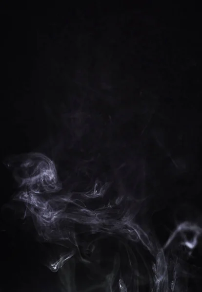 烟雾弥漫 背景透明 背景苍白 没有人参加抽象的污染漩涡 空气中的烟雾 艺术和蒸汽模式与孤立 吸烟和熏香的创造力与运动 — 图库照片