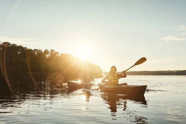 All Collecting Moments Things Young Couple Kayaking Lake Outdoors — Stock Photo, Image