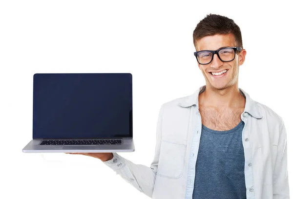 介绍最新的笔记本电脑 一个笑着拿起笔记本电脑的随意男子 — 图库照片