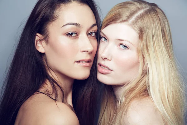 Piękno Portret Twarz Pary Kobiet Studio Makijaż Kosmetyki Miłość Lgbtq — Zdjęcie stockowe