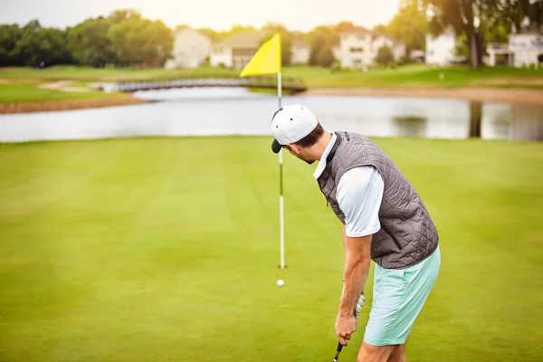 Sich Dem Leben Zuwenden Ein Junger Mann Beim Golfspielen Auf — Stockfoto