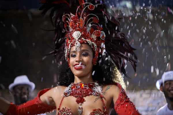 Beats Omzetten Hitte Een Mooie Samba Danseres Optreden Een Carnaval — Stockfoto