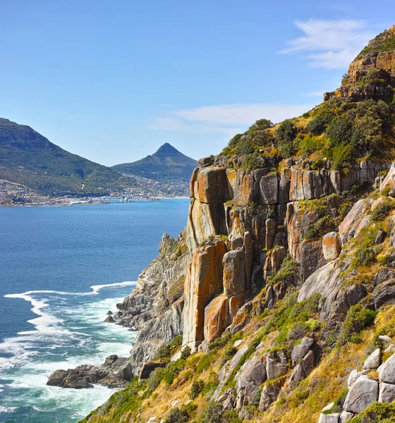 Deniz Kıyısında Bir Dağ Okyanusa Dökülen Bir Dağ Güney Afrika — Stok fotoğraf