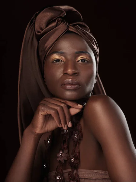 Portrét Móda Černoška Make Upem Krása Sebevědomá Dáma Pozadí Tmavého — Stock fotografie