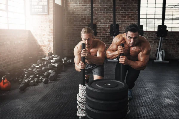 Work Those Muscles Never Two Muscular Young Men Pushing Weight — Stock Photo, Image