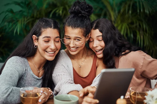 stock image The best day with the best people. young sisters taking selfies together at a cafe