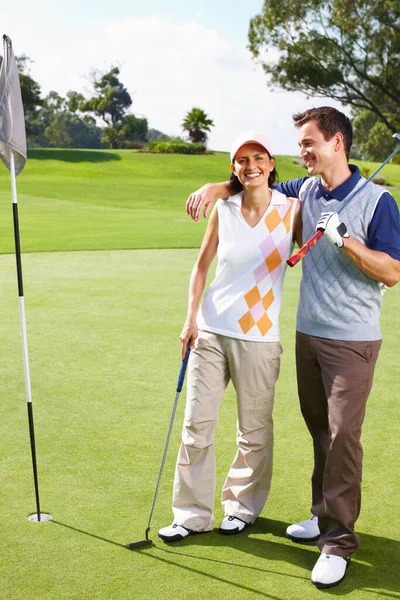 Paar Beim Golfen Porträt Eines Paares Das Auf Dem Golfplatz — Stockfoto