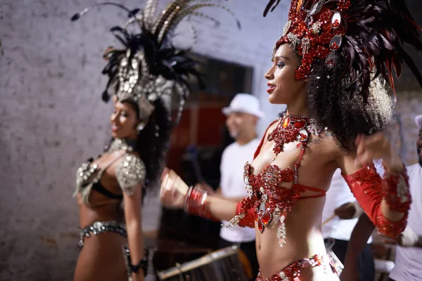 Hořící Brazilské Krásky Dvě Krásné Samba Tanečnice Vystupující Karnevalu Svou — Stock fotografie