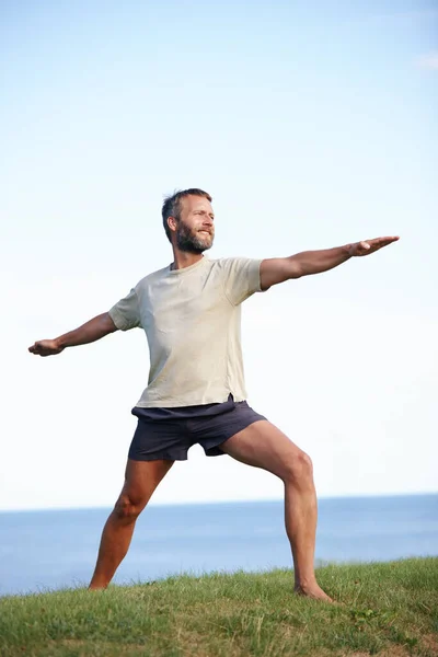 Making Time Yoga Full Length Shot Handsome Mature Man Doing — Stock Photo, Image