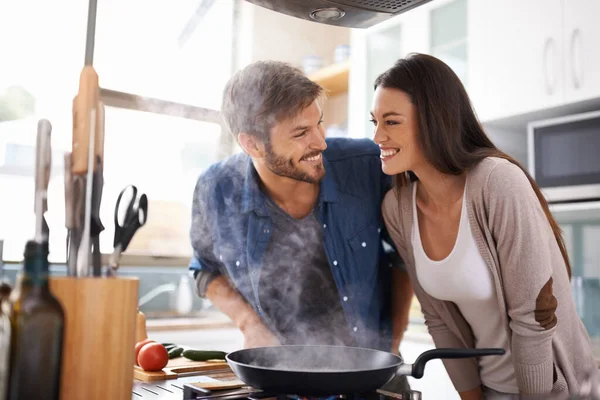 Food Love Happy Couple Kitchen Cooking Smile Preparing Lunch Home — Stock Photo, Image