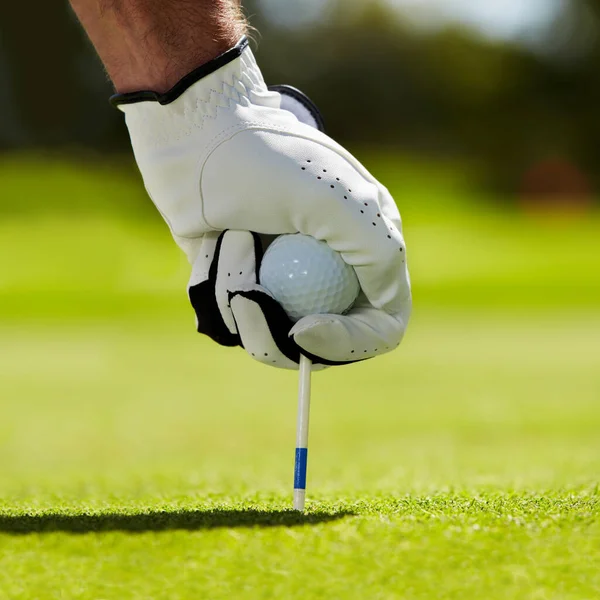 Top Golf Sahasındaki Adamın Elleri Yarışma Yarışma Hedef Talimi Yakın — Stok fotoğraf