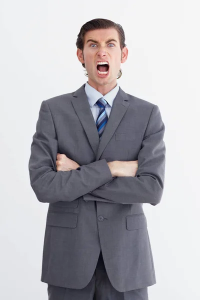 Гнев Крик Портрет Бизнесмена Белом Фоне Расстроенным Кричащим Сердитым Выражением — стоковое фото