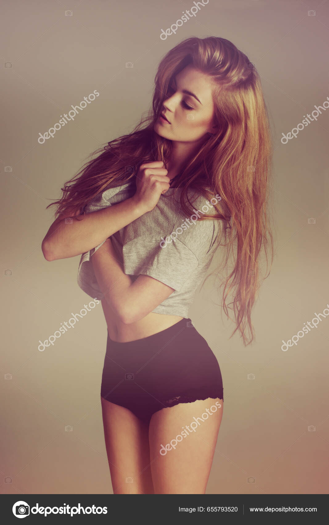 Foto de Studio portrait of sexy beautiful girl in underwear