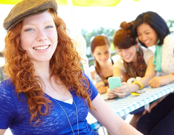 Enjoying Day Out Girlfriends Redheaded Adolescent Girl Smiling Camera Her — Stock Photo, Image