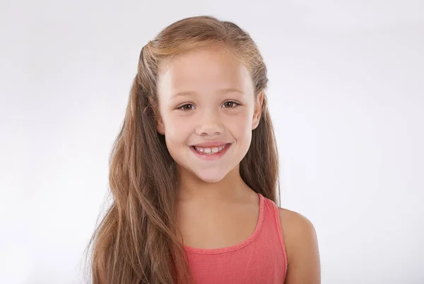 Γλυκούλης Studio Πορτρέτο Ενός Αξιολάτρευτο Νεαρό Κορίτσι Χαμογελώντας Στην Κάμερα — Φωτογραφία Αρχείου