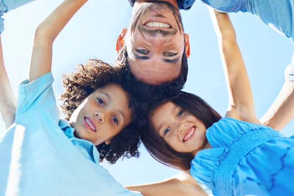 Theyre Loving Young Family Low Angle Portrait Family Standing Arm — Stock Photo, Image