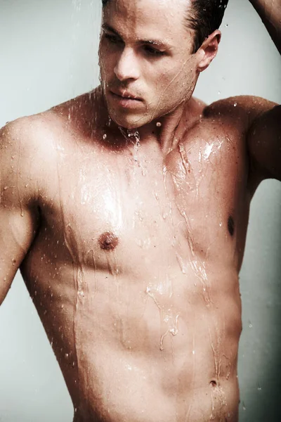 Sexy Prysznic Ciało Człowieka Wodą Mycia Czyszczenia Pielęgnacji Skóry Lub — Zdjęcie stockowe