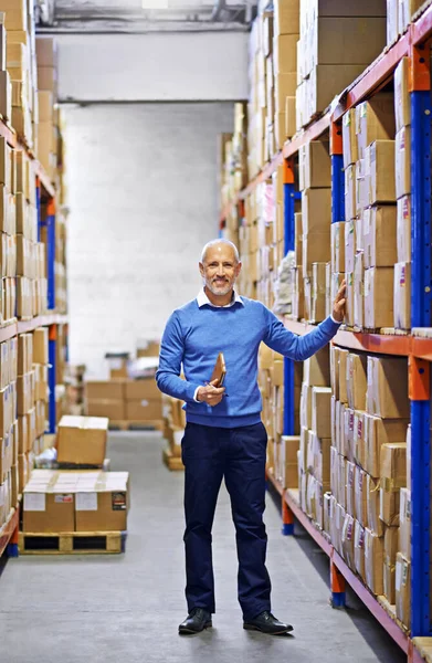 Know Every Package Stacked Mature Man Working Distribution Warehouse — Stock Photo, Image