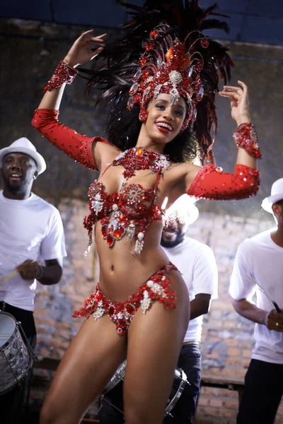 Dansen Sexy Klanken Van Samba Een Mooie Samba Danseres Optreden — Stockfoto