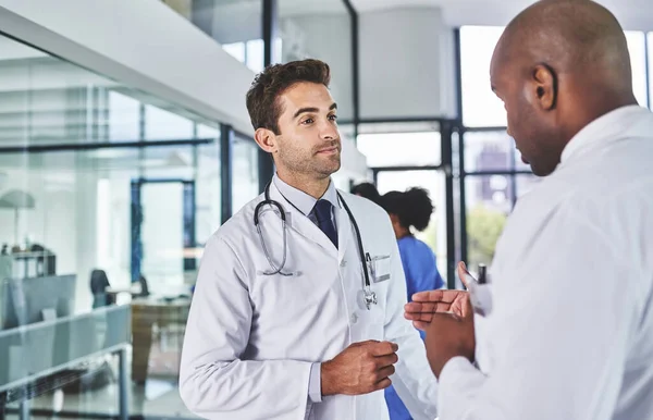 Jaký Váš Odborný Názor Doktore Dva Doktoři Kteří Diskutují Nemocnici — Stock fotografie