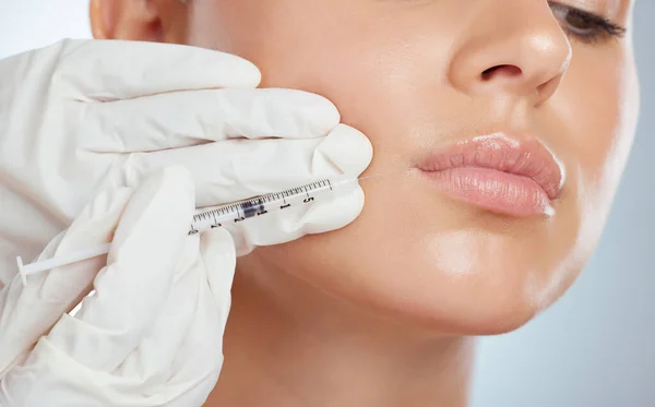 Een Close Van Een Vrouw Die Lippenvullers Botox Krijgt Jong — Stockfoto