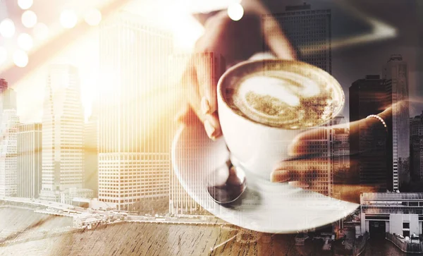 Kávé Mindent Lehetővé Tesz Közelkép Egy Felismerhetetlen Nőről Aki Kávézik — Stock Fotó