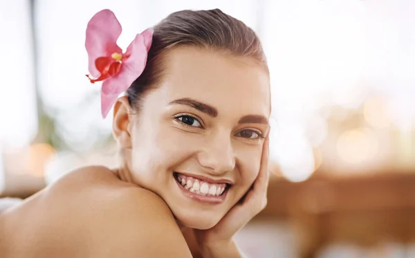 Happiness Spa Treatment Away Portrait Attractive Young Woman Getting Pampered — Stock Photo, Image
