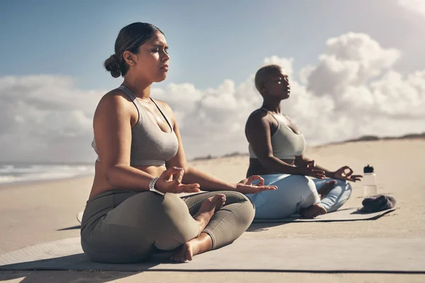 Yoga Helpt Een Betere Versie Van Jezelf Worden Twee Jonge — Stockfoto