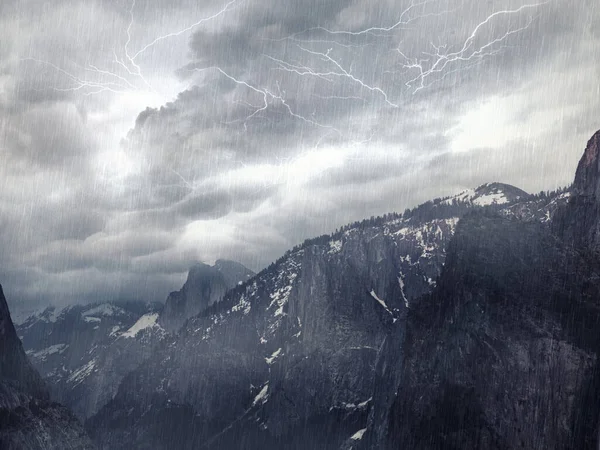 Βροχή Βουνό Και Τοπίο Καταιγίδα Φύση Και Κακοκαιρία Φωτισμό Περιβάλλον — Φωτογραφία Αρχείου